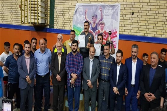 پایان رقابت های کشتی آزاد نونهالان قهرمانی باشگاههای خوزستان / هندیجان (( گزارش تصویری)):